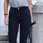 gray tee + skinnies