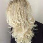 20-platinum-blonde-layered-hair