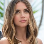 100 Gorgeous Shoulder Length Hairstyles – 54